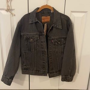 Levi’s NWT ex-boyfriend trucker jacket